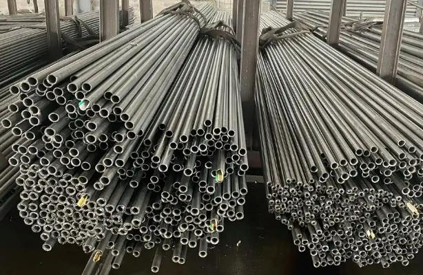 山東無(wú)縫鋼管廠，精密無(wú)縫鋼管